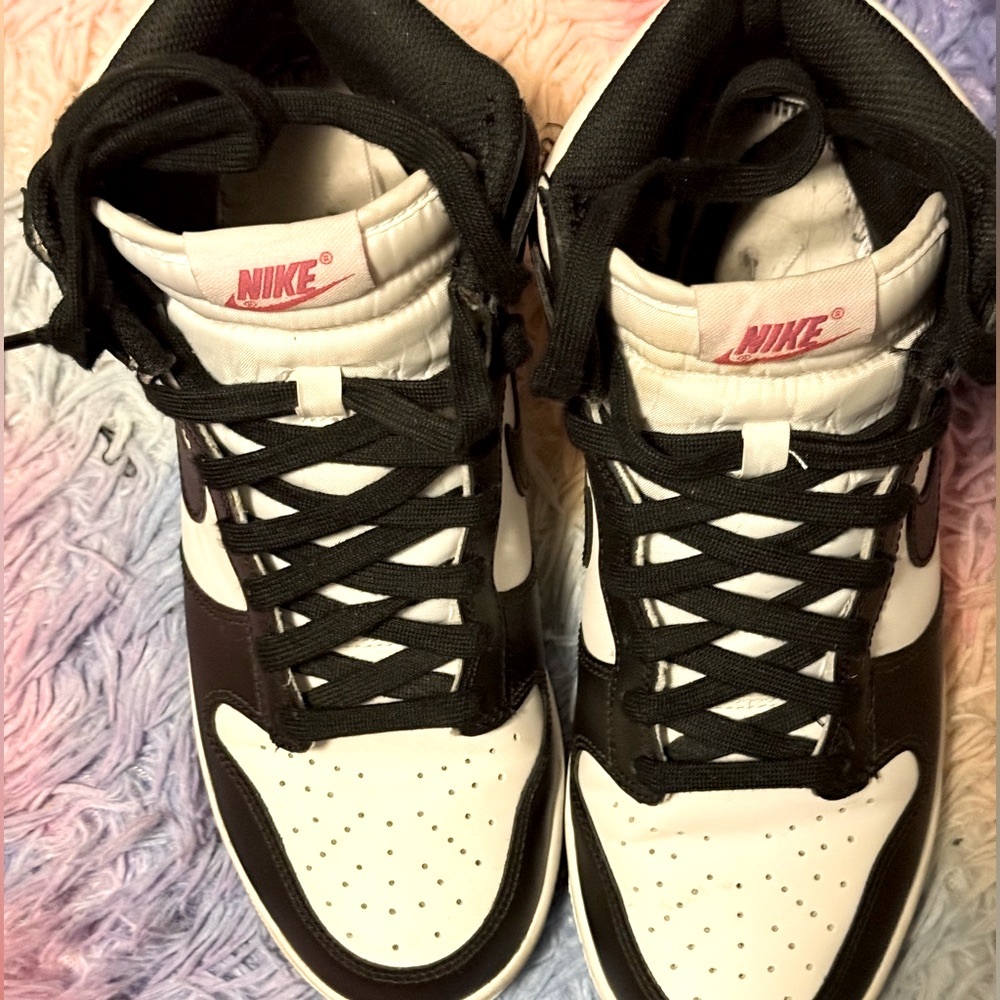 🔥NIKE Women’s size 8.5